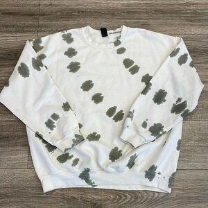 Green/White Sweatshirt